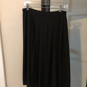 Pleaded all black mid length skirt